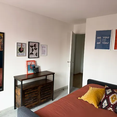 Le Cocon D'eragny Apartment